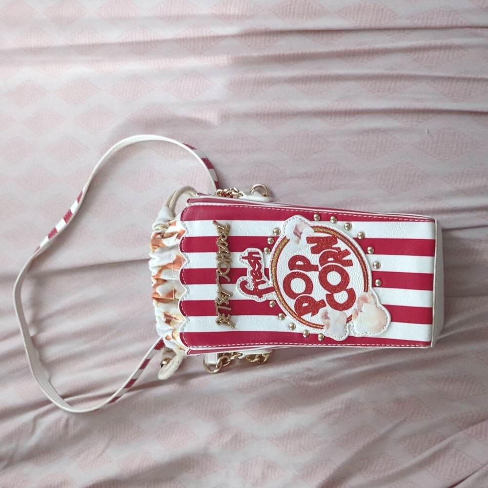 Betsey Johnson butter me up popcorn Crossbody bag